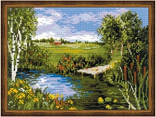 У реки